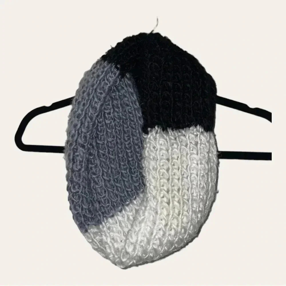 0513. Chunky Crochet Infinity Scarf • Black/Gray/White Colorblock • OS